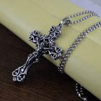Collar de crucifijo ornamentado: un profundo símbolo de devoción y fe atemporal