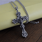 Collar de crucifijo ornamentado: un profundo símbolo de devoción y fe atemporal