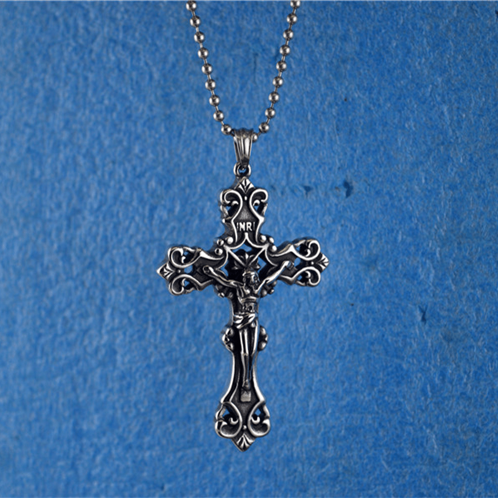 Collar de crucifijo ornamentado: un profundo símbolo de devoción y fe atemporal