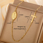 Elegante collar de medalla milagrosa y cruz sencillas en tono dorado