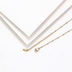 Elegante collar de medalla milagrosa y cruz sencillas en tono dorado