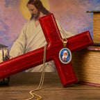 Nuestra Señora ruega por nosotros - Collar de la Santísima María en Oración: Un Símbolo Profundo de Devoción