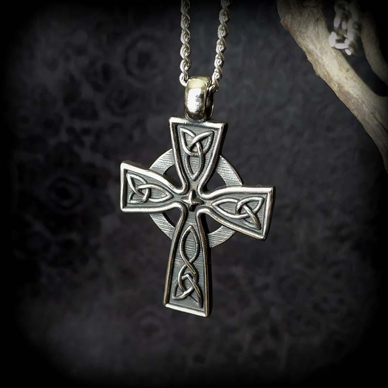 Collier croix celtique vintage Trinity sacrée : Un symbole divin de foi et d'héritage
