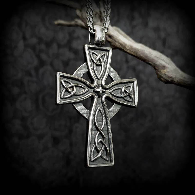 Collier croix celtique vintage Trinity sacrée : Un symbole divin de foi et d'héritage