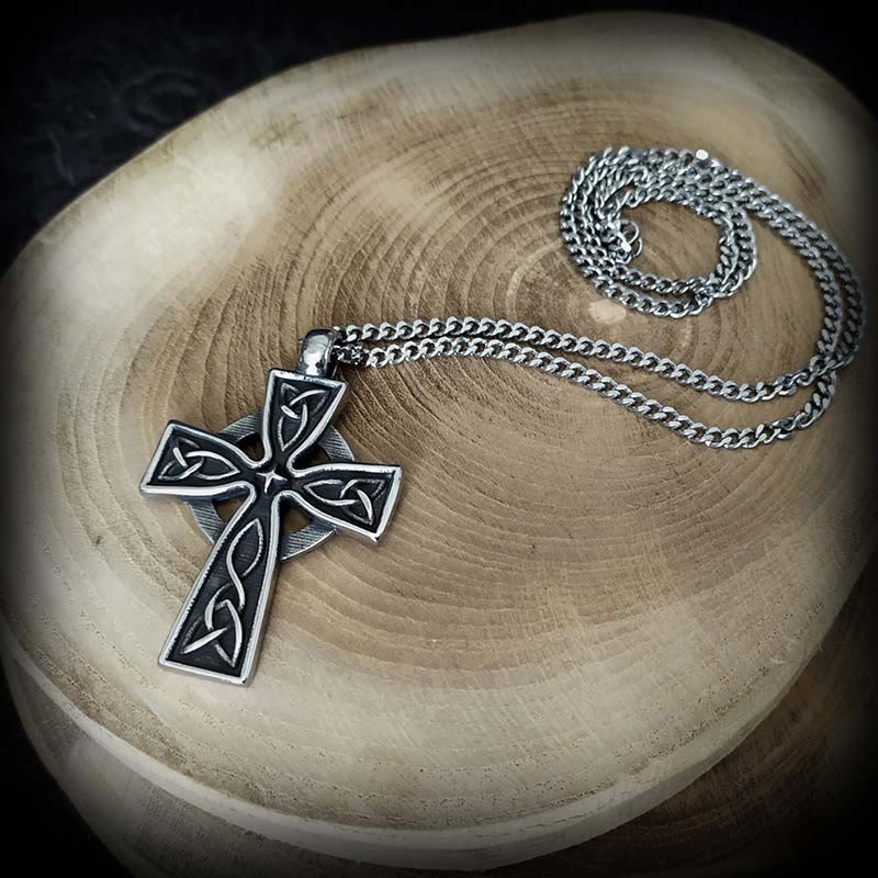 Collier croix celtique vintage Trinity sacrée : Un symbole divin de foi et d'héritage