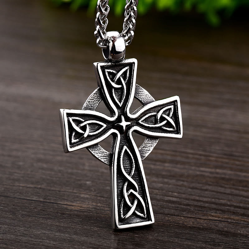Collier croix celtique vintage Trinity sacrée : Un symbole divin de foi et d'héritage