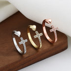 Anillo ajustable minimalista con símbolo de corazón y cruz bendito de 3 colores