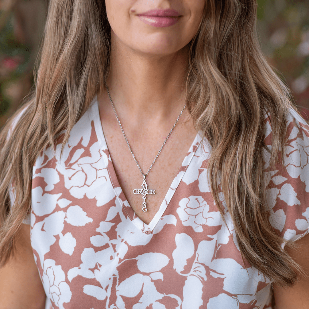 Collar Cruz GRACIA DIVINA: Un Testimonio del Amor Divino