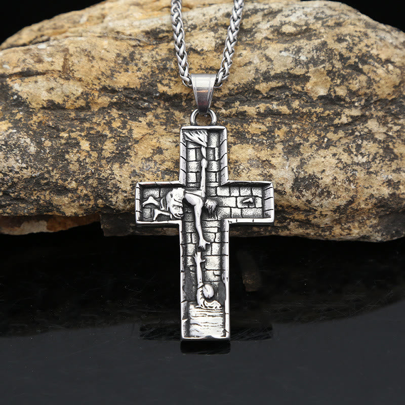 Collar con Cruz Manos de Redención: Un Testimonio de Rescate Divino