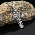 Collar con Cruz Manos de Redención: Un Testimonio de Rescate Divino