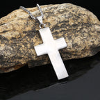 Collar con Cruz Manos de Redención: Un Testimonio de Rescate Divino