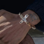 Pulsera de hombre Hierro y Fe: Fuerza y Redención en cada eslabón