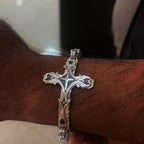 Pulsera de hombre Hierro y Fe: Fuerza y Redención en cada eslabón