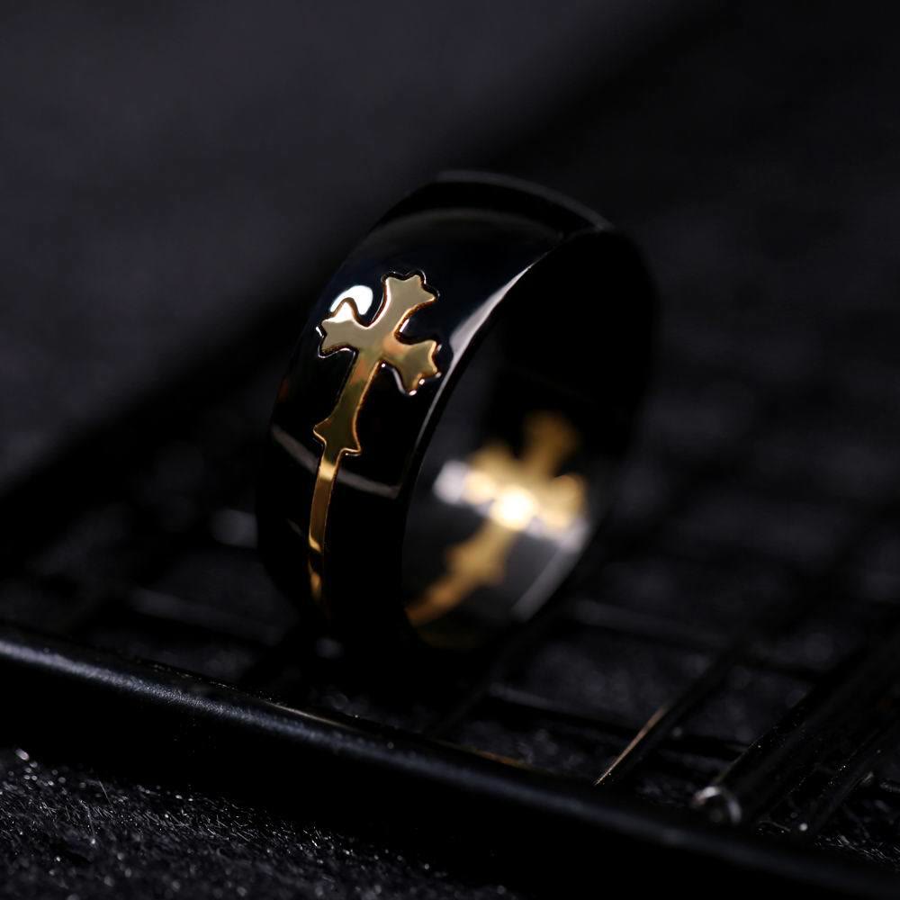 Anillo de Jesús y la cruz - Una fusión de moda y fe
