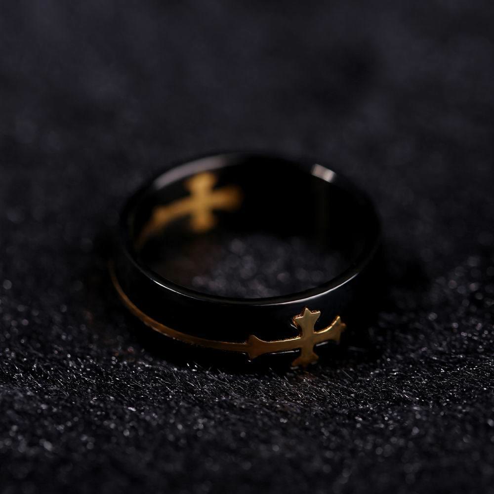 Anillo de Jesús y la cruz - Una fusión de moda y fe
