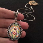 Collar Corazón Sagrado de Jesús: Pieza atemporal que encarna el amor divino