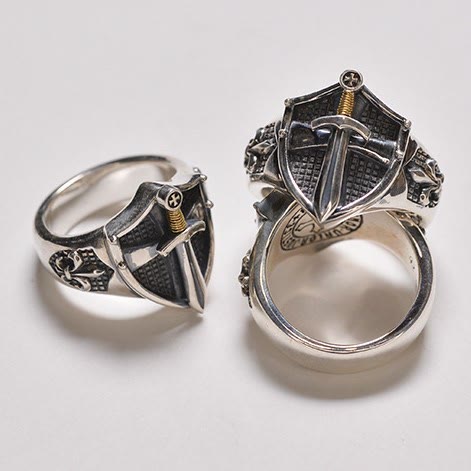 El Escudo, la Espada y el Anillo de Iris de la Fe Inmortal: Un Símbolo de Fe y Fortaleza