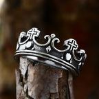 4colores Anillo con Cruz La Corona de la Fe - Diseño Divino con Gemas Rojas para el Creyente
