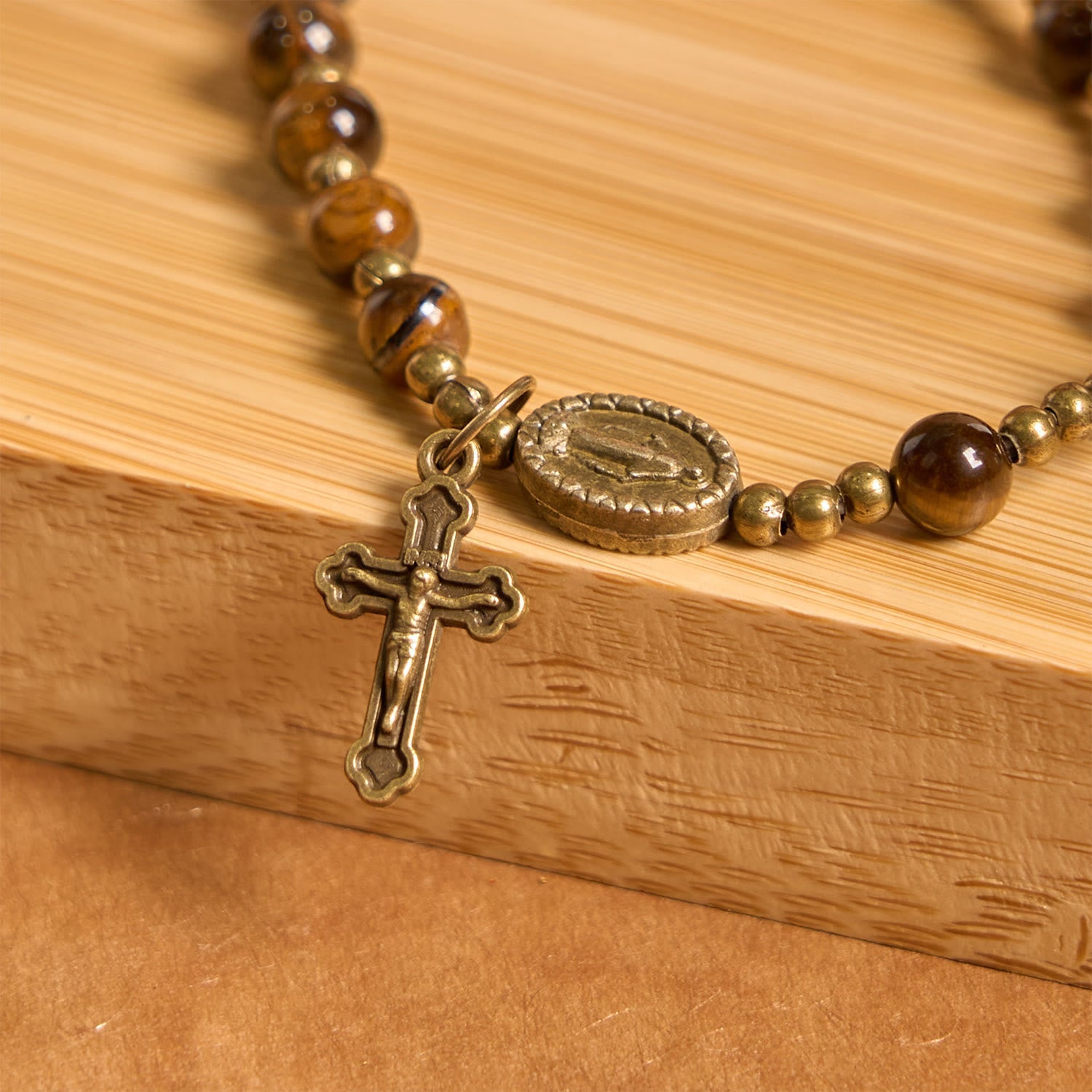 Pulsera elástica de rosario de Ojo de Tigre hecha a mano: Una gema espiritual de doble propósito