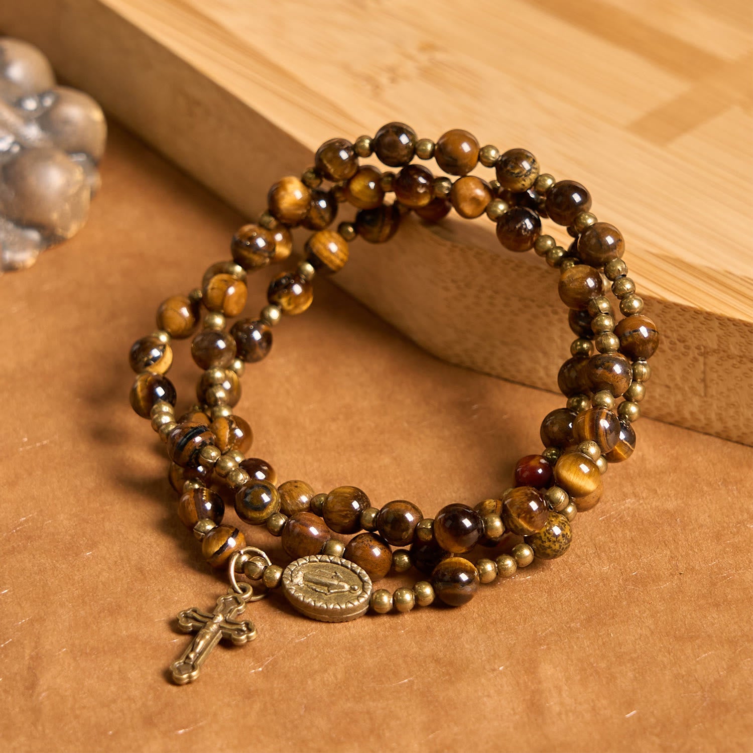 Pulsera elástica de rosario de Ojo de Tigre hecha a mano: Una gema espiritual de doble propósito