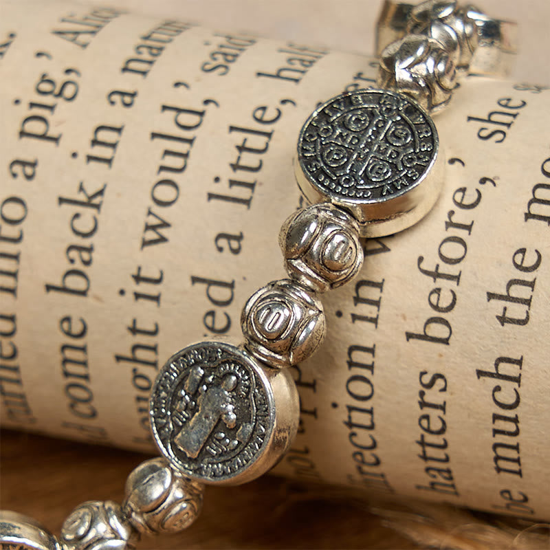 Bracelet Rosaire Crucifix Saint-Benoît : Accessoire chrétien intemporel pour l'expression quotidienne de la foi