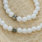 Pulsera de rosario con medalla milagrosa y crucifijo de cuentas blancas de 6 mm: un símbolo de fe