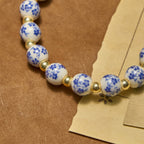 Pulsera con Medalla de la Virgen y Cruz de Inspiración Floral: La Fe se Encuentra con el Estilo
