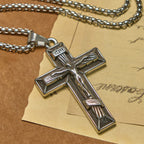 Collier pendentif Crucifix style rétro classique : un emblème de foi