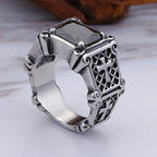 Anillo de pareja con cruz de gemas rojas y negras - Un símbolo de fe y estilo