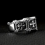 Anillo de pareja con cruz de gemas rojas y negras - Un símbolo de fe y estilo