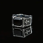 Anillo de pareja con cruz de gemas rojas y negras - Un símbolo de fe y estilo