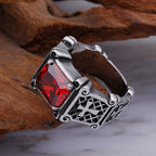 Anillo de pareja con cruz de gemas rojas y negras - Un símbolo de fe y estilo