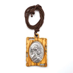 Collar con Colgante de la Virgen María en Madera de Olivo y Metal: Una Reliquia Devocional Atemporal