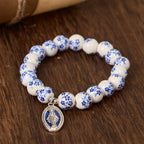 Pulsera floral con cuentas azules y blancas con Medalla Milagrosa