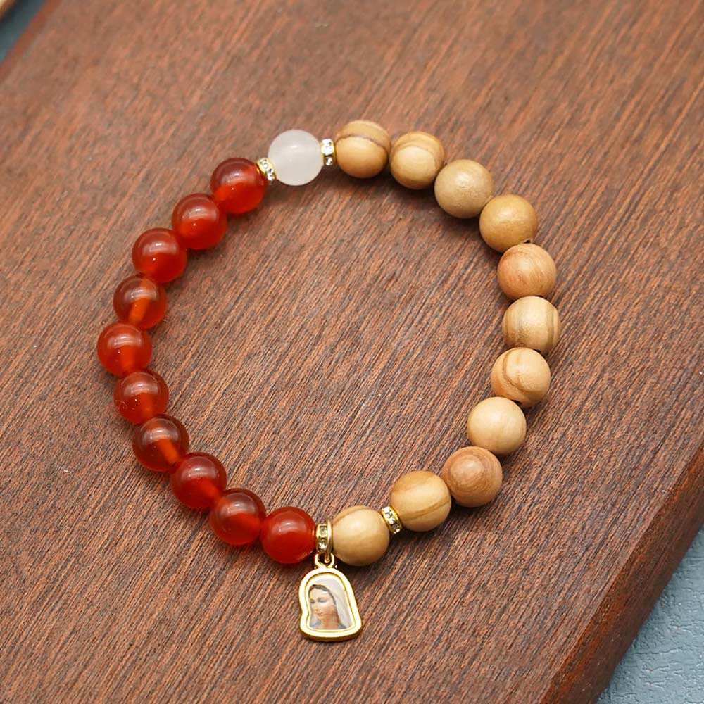 Bracelets perles agate rouge et calcédoine blanche avec pendentif Vierge Marie : un témoignage de dévotion