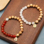 Bracelets perles agate rouge et calcédoine blanche avec pendentif Vierge Marie : un témoignage de dévotion