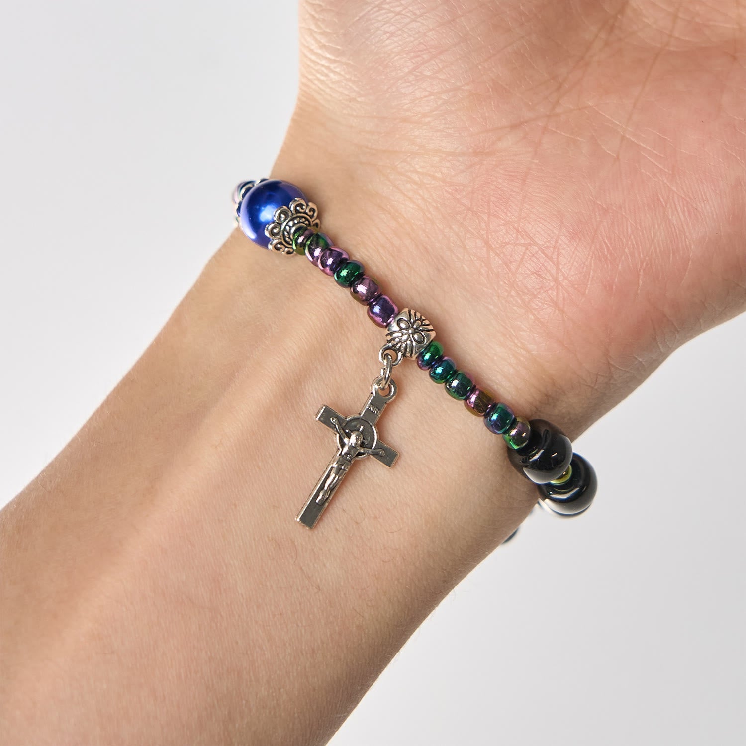 Bracelet avec Notre-Dame et crucifix en ébène et agate bleue