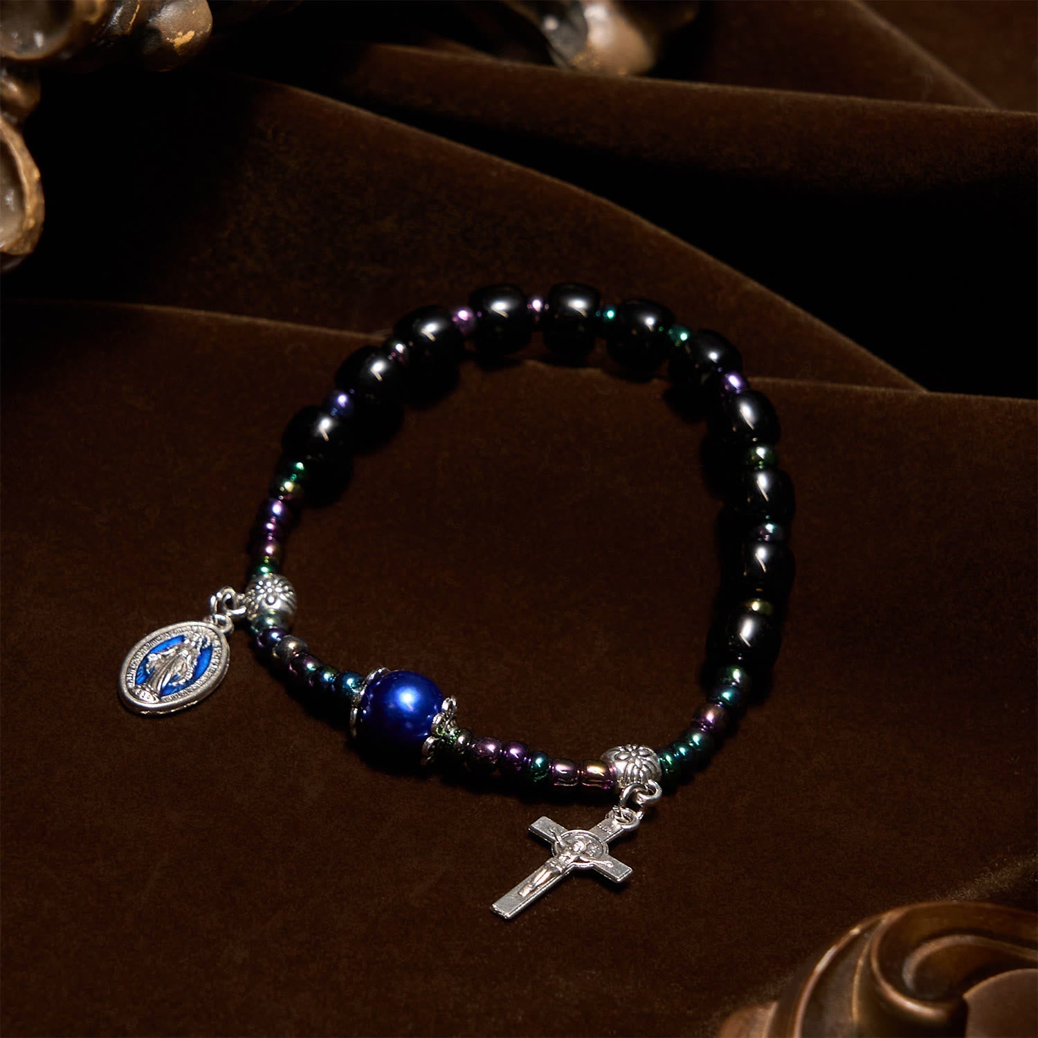 Bracelet avec Notre-Dame et crucifix en ébène et agate bleue