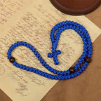 Collar de cuerda con cruz azul y negra de 100 nudos de bendición: símbolo preciado de la bendición sagrada