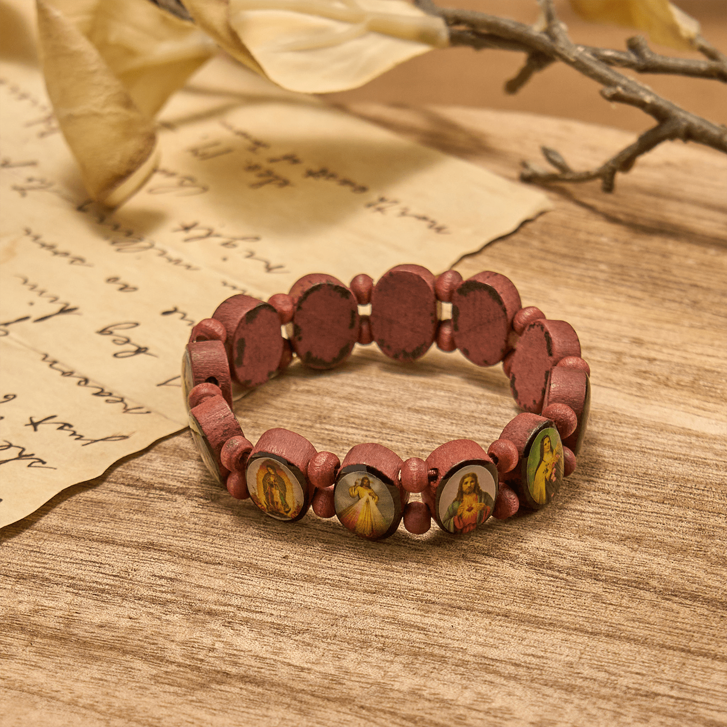Pulsera elástica clásica de cuentas de madera con iconos de María, Jesús y santos