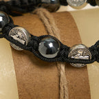 Bracelet en perles d'hématite avec croix et Saint Benoît : Solennel rappel des racines spirituelles