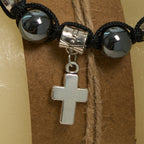 Bracelet en perles d'hématite avec croix et Saint Benoît : Solennel rappel des racines spirituelles