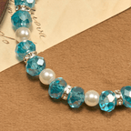 Pulsera elástica de cristal transparente moderno con crucifijo y medalla milagrosa: una declaración de fe contemporánea