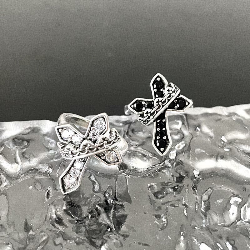 Anillo moderno de 2 colores con cruz y corona real: Atrevida fusión de fe y realeza