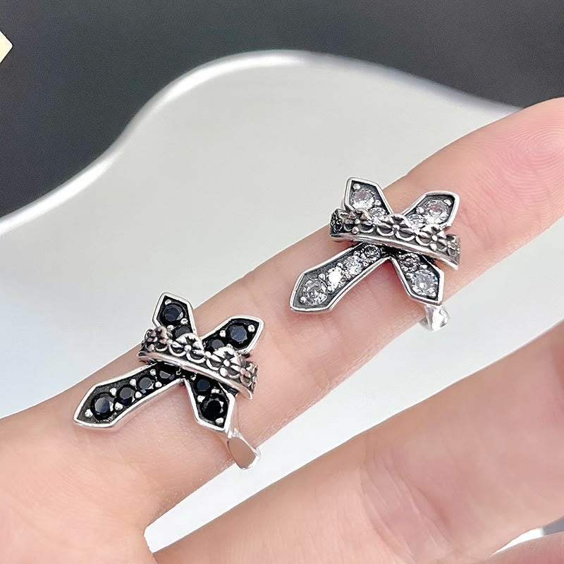 Anillo moderno de 2 colores con cruz y corona real: Atrevida fusión de fe y realeza