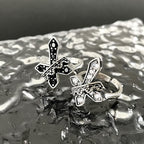 Anillo moderno de 2 colores con cruz y corona real: Atrevida fusión de fe y realeza