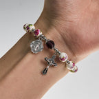 Bracelet élastique en céramique à fleurs multicolores avec médaille miraculeuse et crucifix : Élégance discrète de la foi