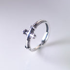Bague croix minimaliste en argent 925 avec motifs corde ornés : symbole durable de lien spirituel