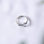 Bague croix minimaliste en argent 925 avec motifs corde ornés : symbole durable de lien spirituel
