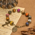 Pulsera de Cuentas Coloridas con Diseño Estilo Vintage y San Benito y Crucifijo de Bronce: Confianza en la Continuidad Divina